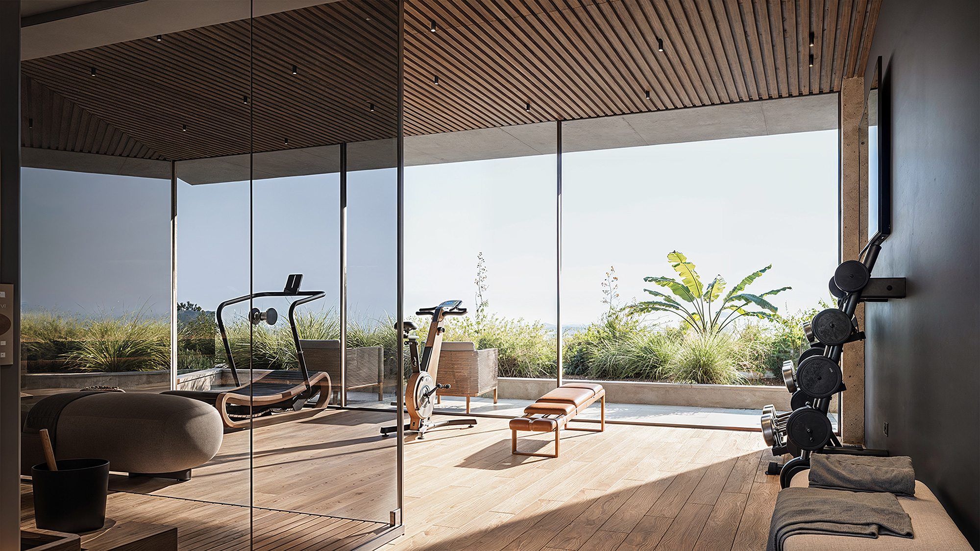 Villa for sale south of France - private gym entrance