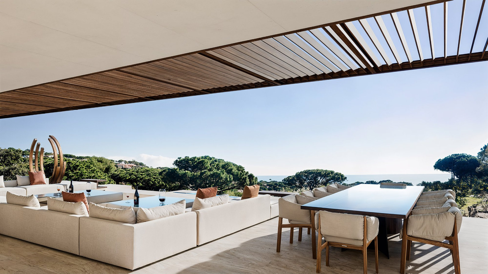 South of France villa for sale sea view - covered terrace overlooking the Gulf